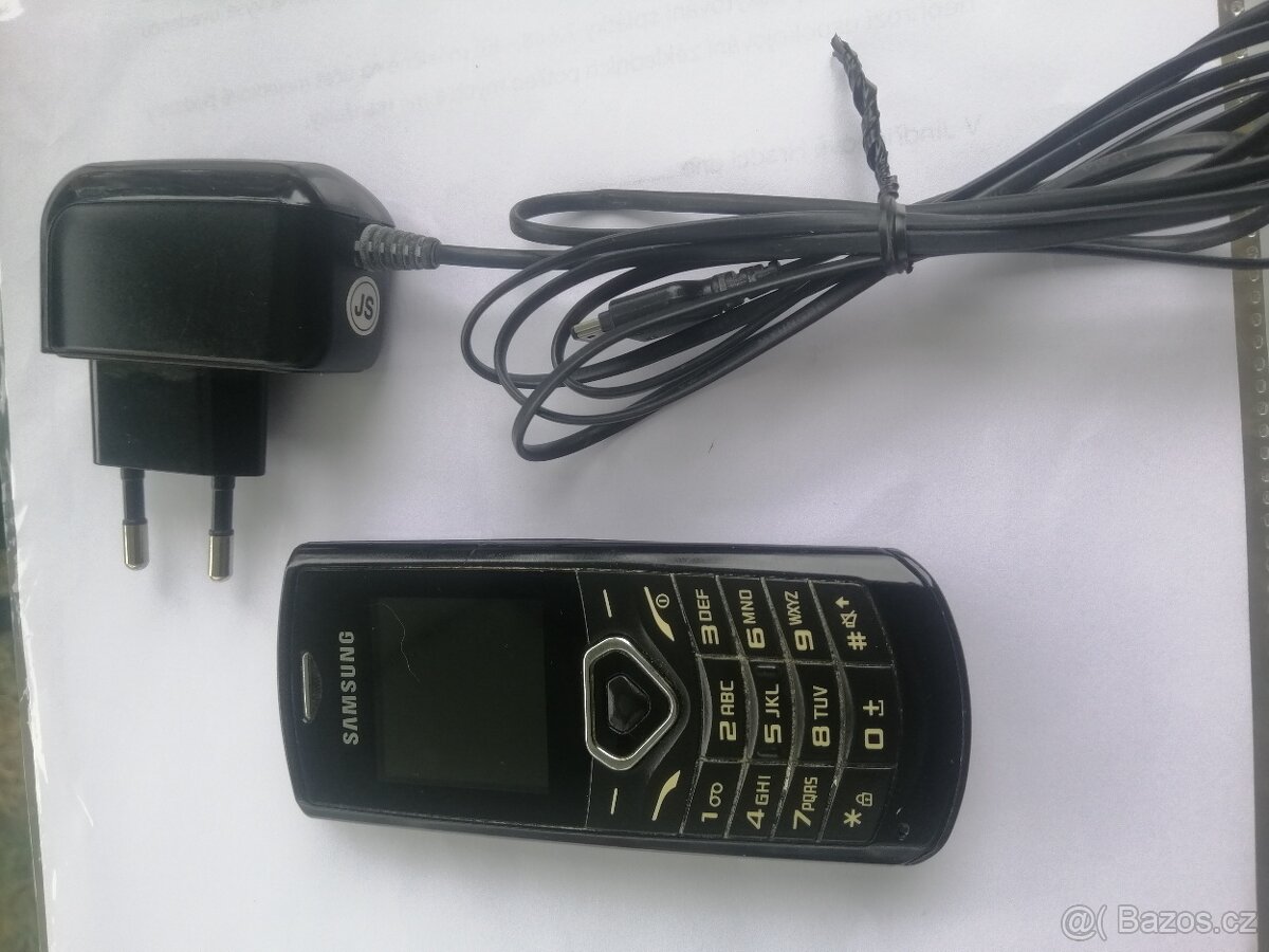 Mobilní telefon Samsung - 4