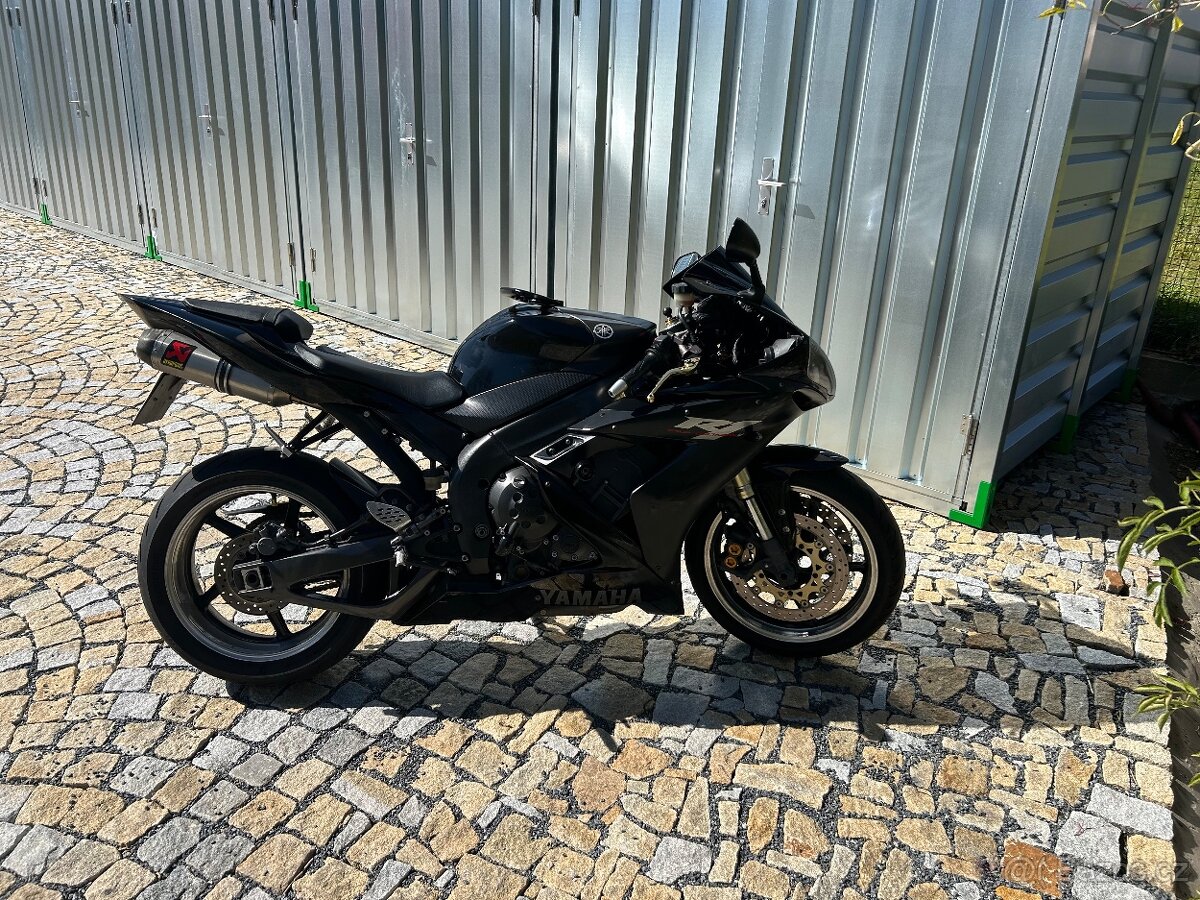 Yamaha r1 - 4