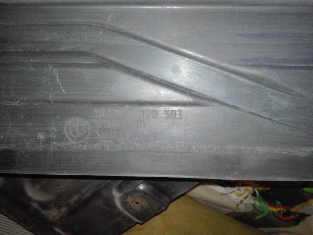 Ochranné kryty motoru BMW e90 - 4