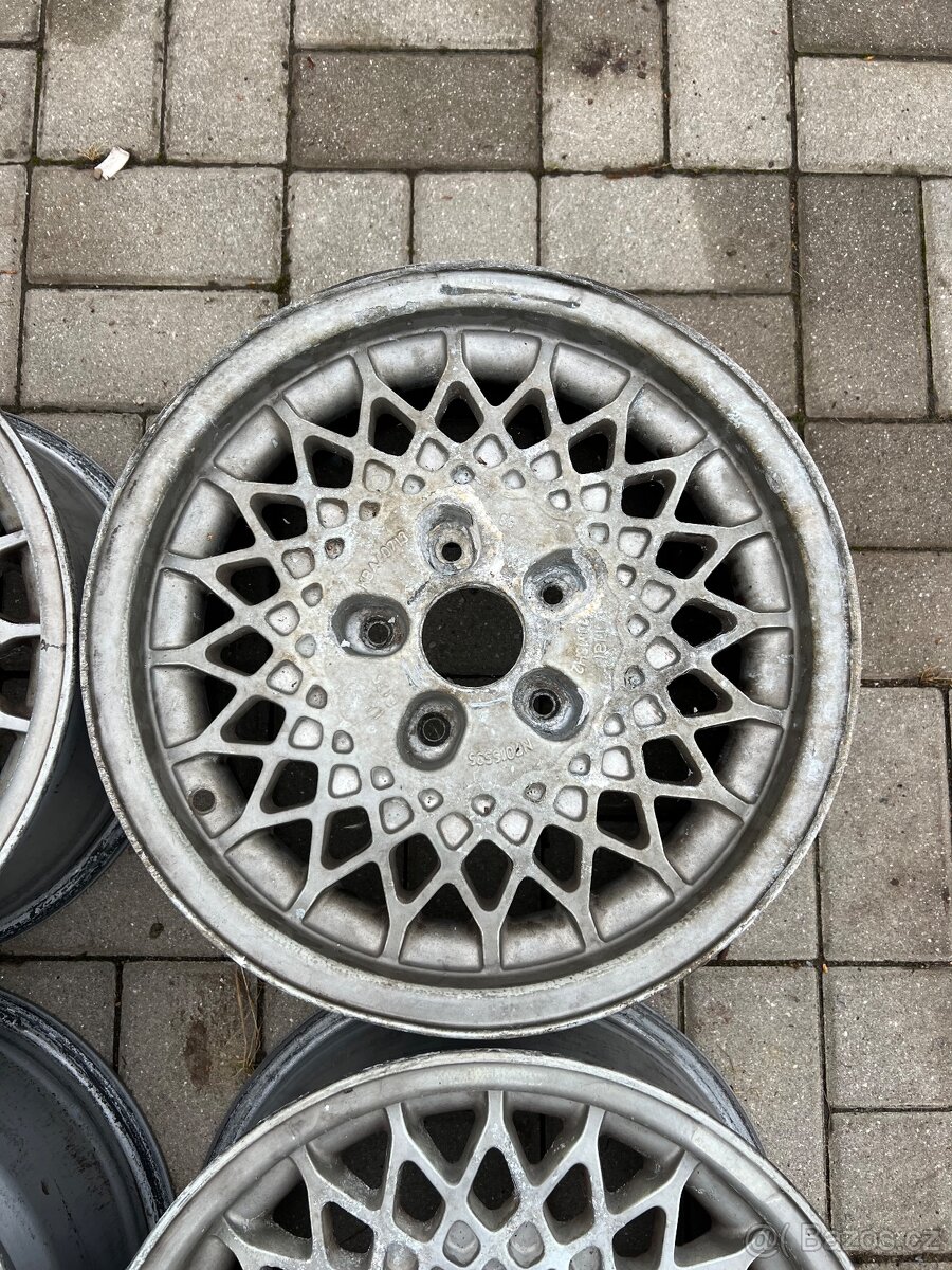 Prodám alu kola RIAL Mesh R15 - PAVUČINY - 4