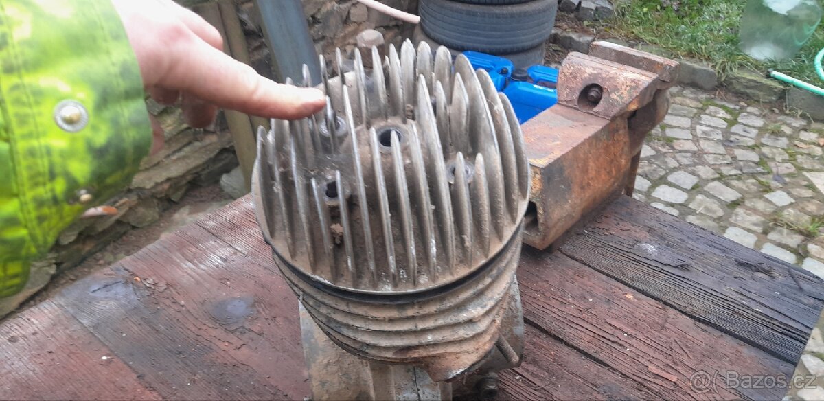 Prodám bloky motoru ČZ 175/450. - 4