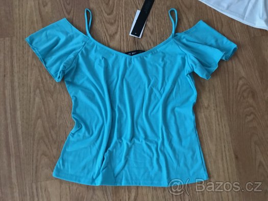 Triko s krátkým rukávem a holými rameny - 4
