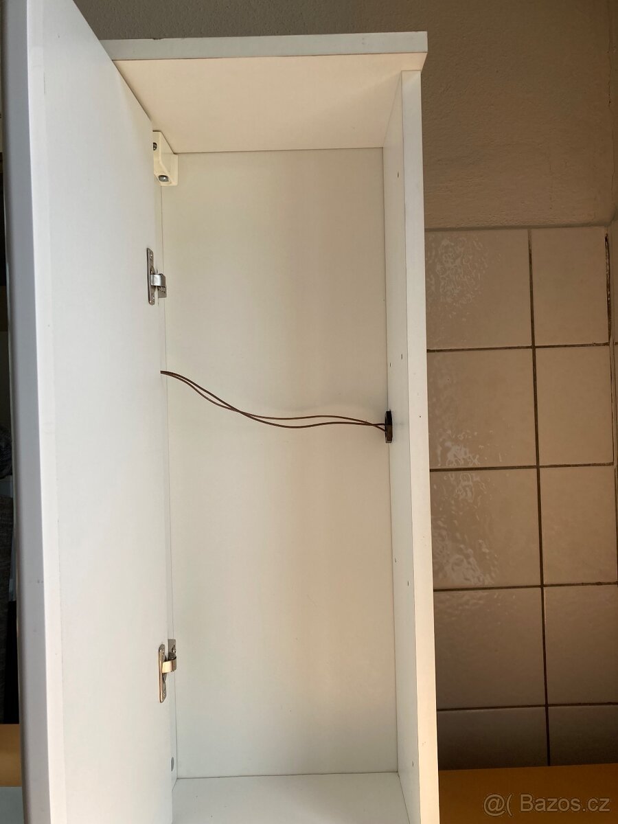Koupelnová skříňka se zrcadlem - 4