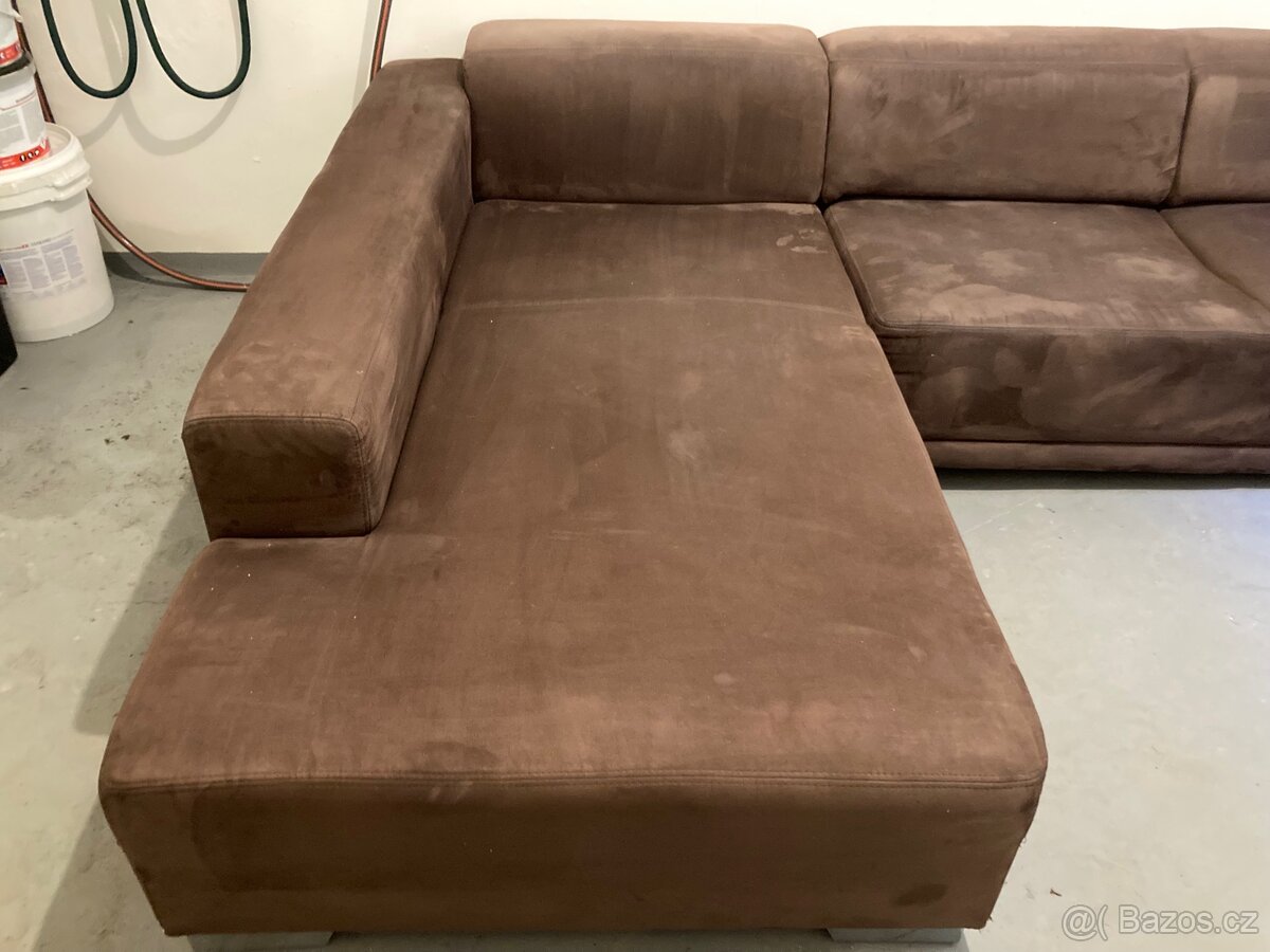 Rohový rozkládací hnědý gauč - 4