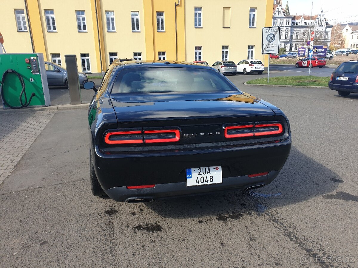 Dodge Challenger - 4