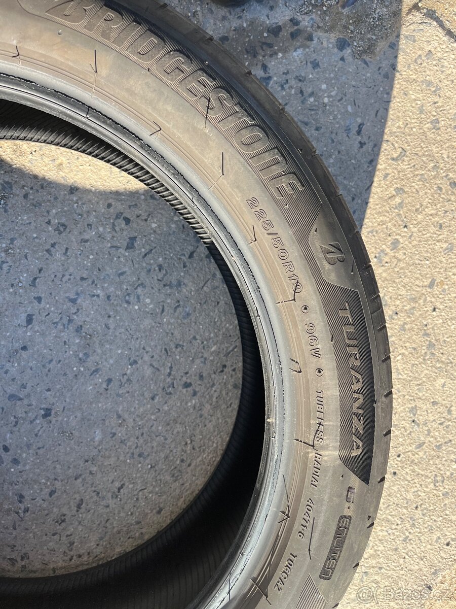 Pneu 225/50/19 - 4