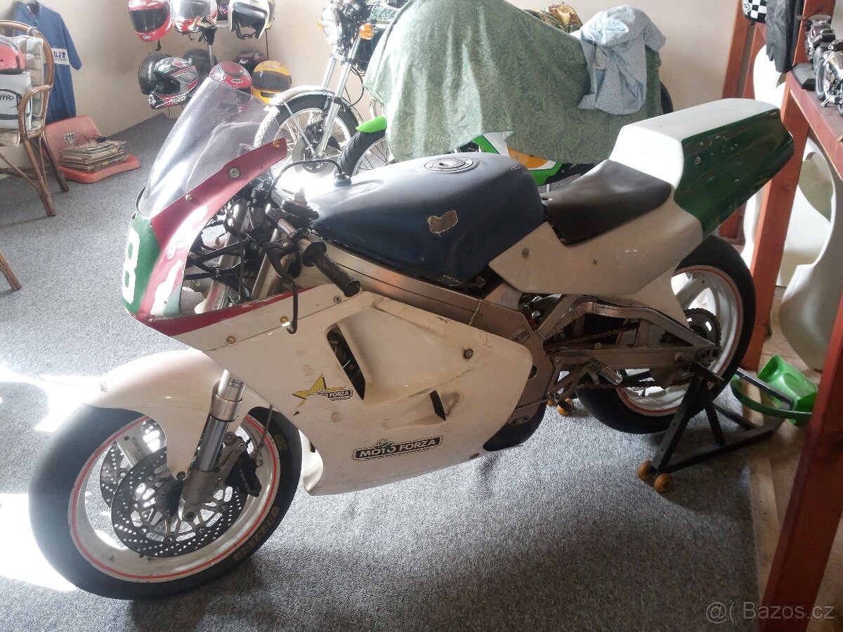 Suzuki RGV 250 - 4
