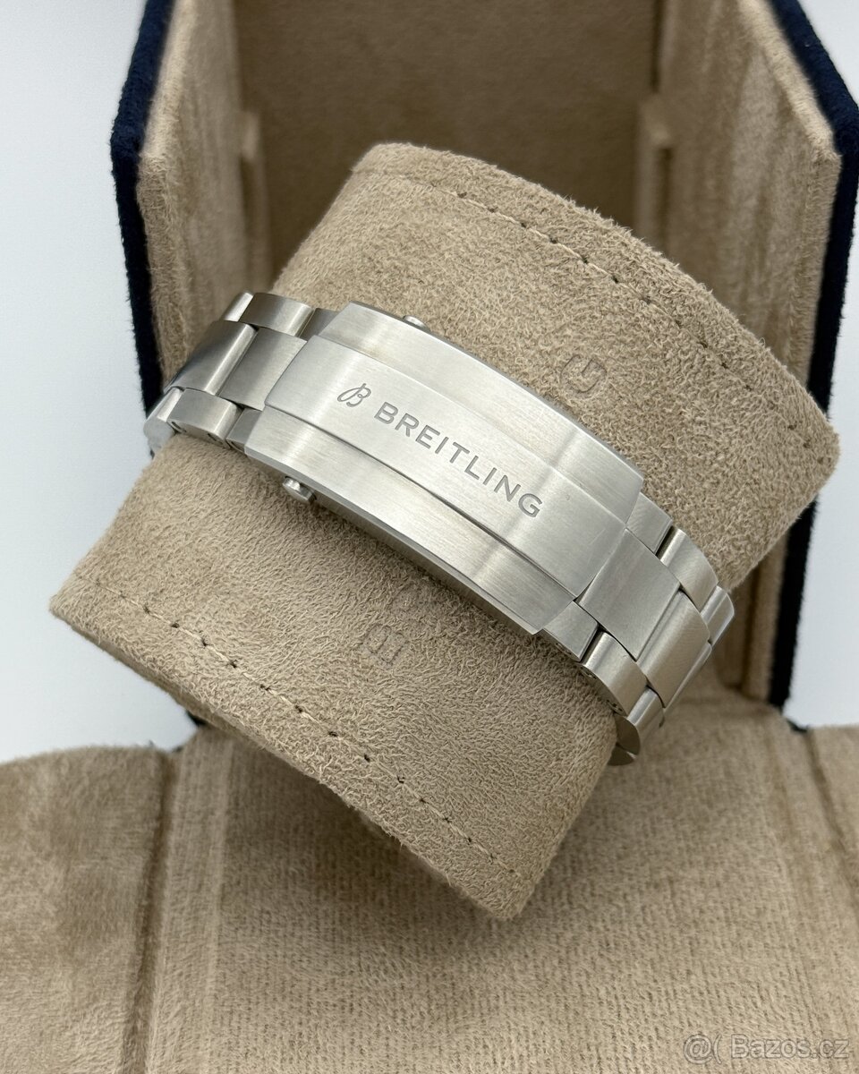 Breitling Avenger Automatic 42 - 4