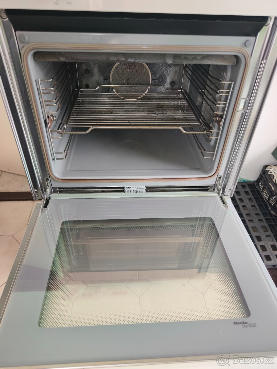 Značková trouba Miele H336B v krásném stavu, super cena - 4