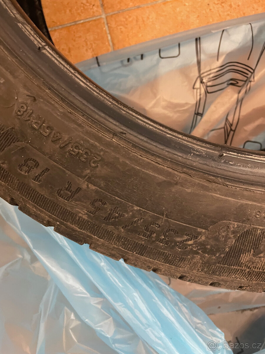 Letní sada Michelin e-Primacy 235/45 R18 pro Tesla Model 3 - 4