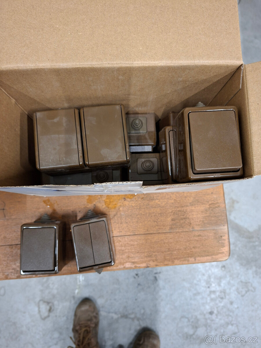 cyky a jističe, vypínače - 4