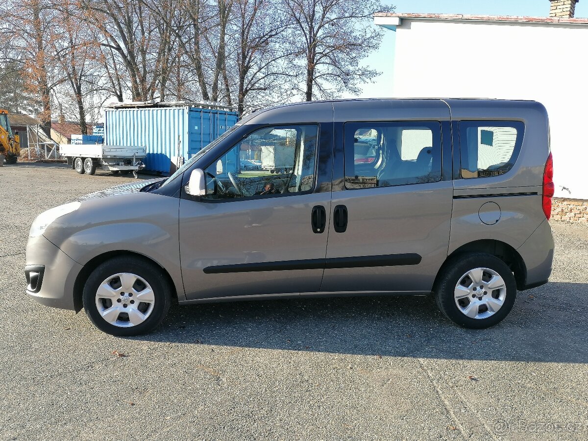 Opel Combo 1.6CDTi 77kw 5 míst - 4