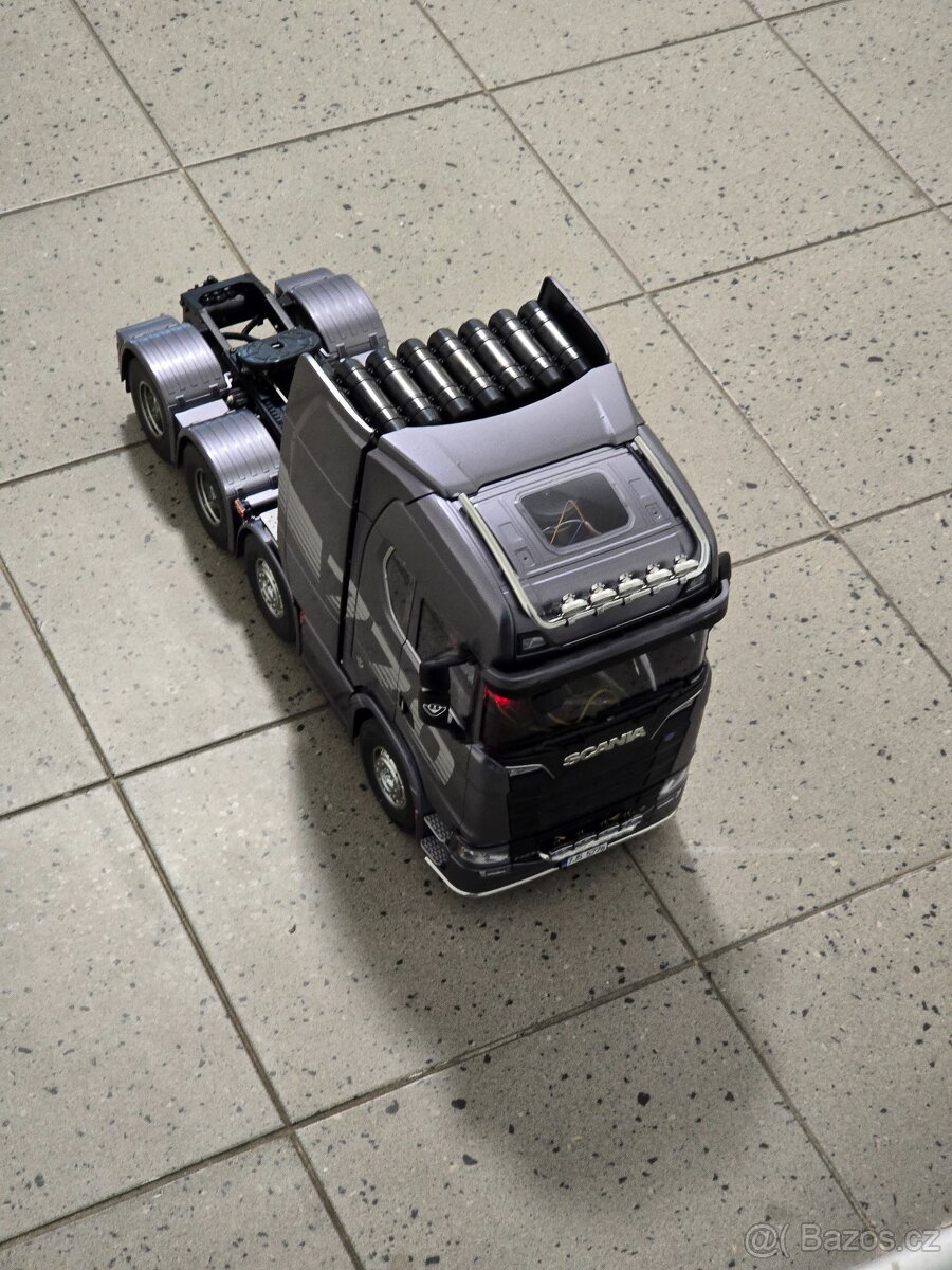 RC Scania 8x4 - 4