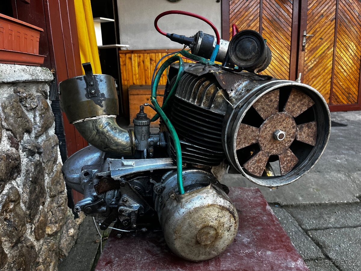 Prodám kompletní motor Velorex, typ 350 - 4