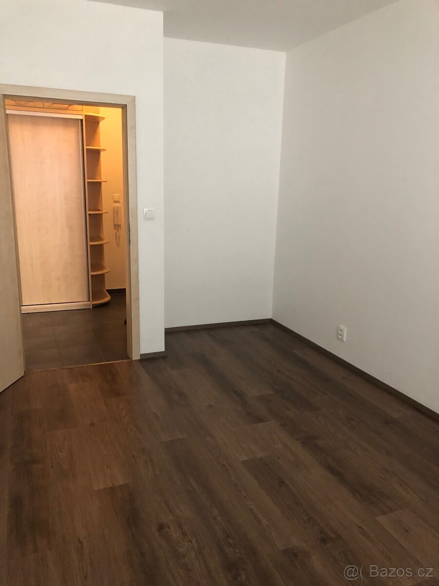 Prodej novostavby 2kk s velkou terasou a sklepem - 4