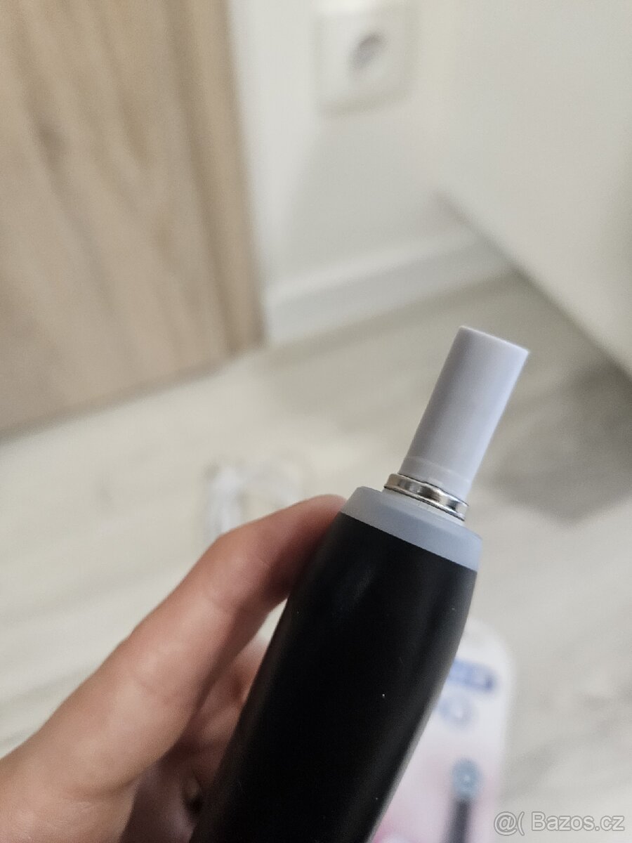 Elektricky kartacek Oral-B iO + nahradni hlavice - 4