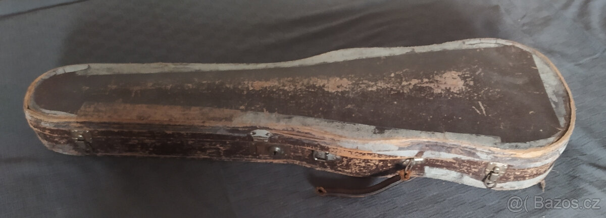 Staré housle a staré pouzdro - 4