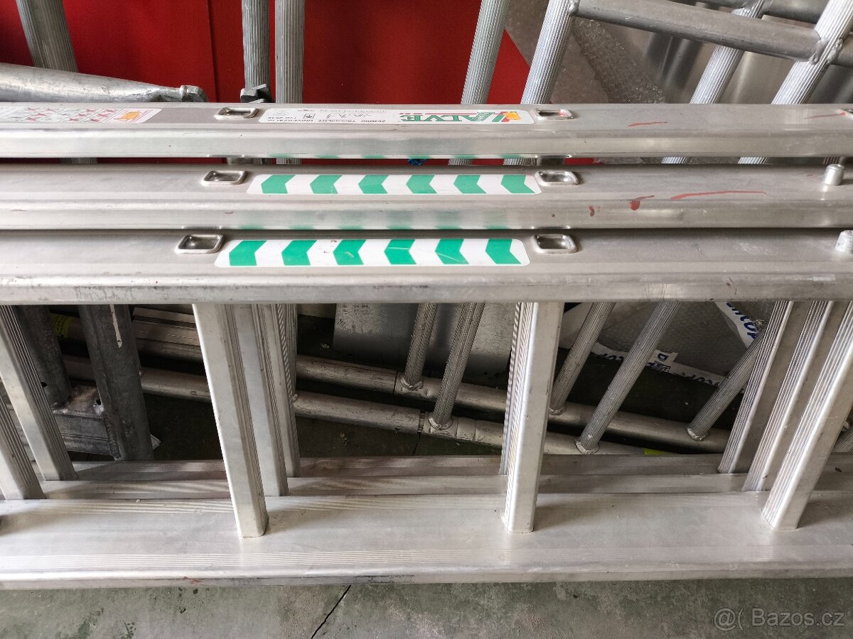 Kvalitní duralovy zebrik, skladaci, vyska cca 12 m - 4