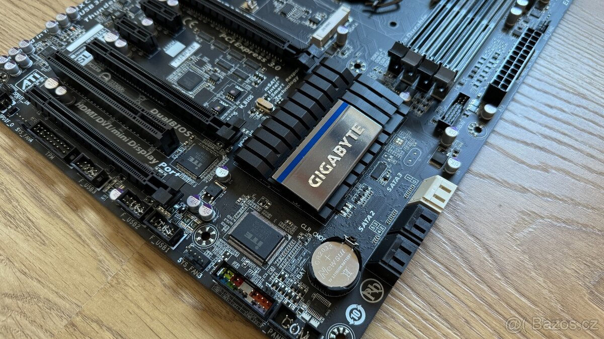 Základní deska Gigabyte GA-Z77X-UP4 TH (rev. 1.0) - 4