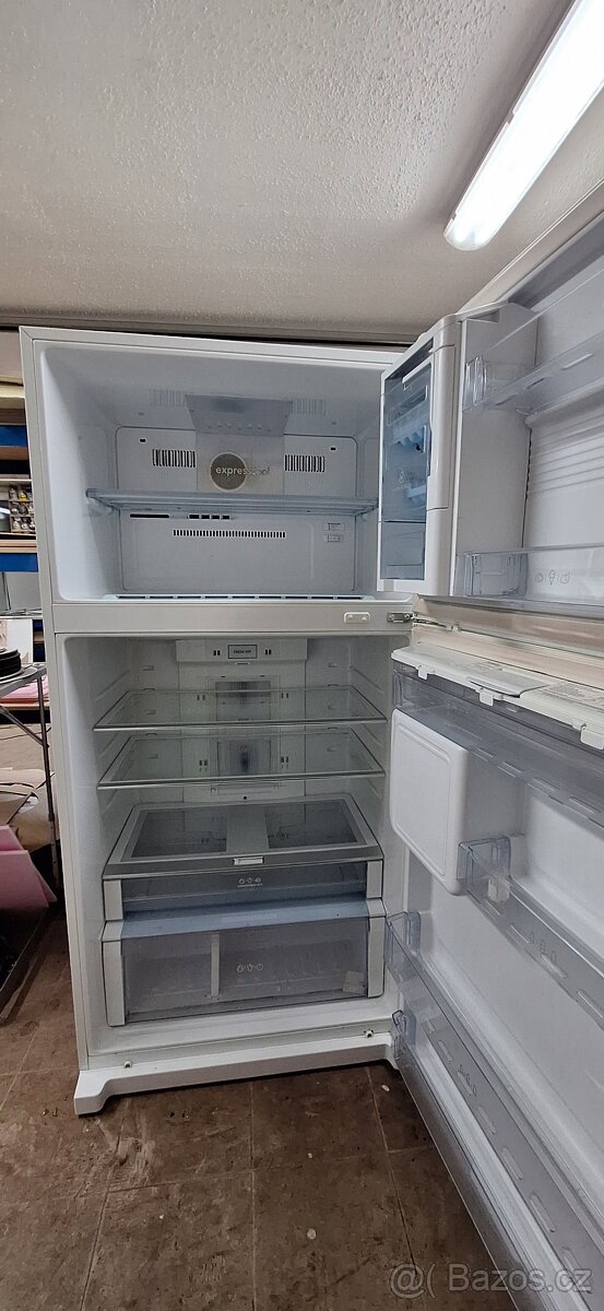 Lednice s mrazákem LG - 4