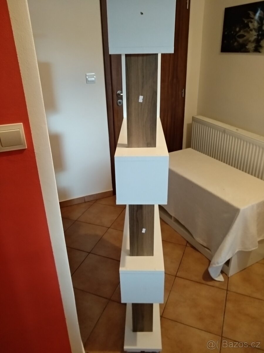 REGÁL - 4