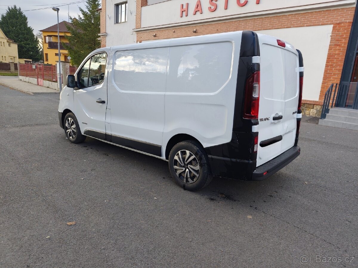 RENAULT TRAFIC 1.6 89kW ROK 2017 - 4