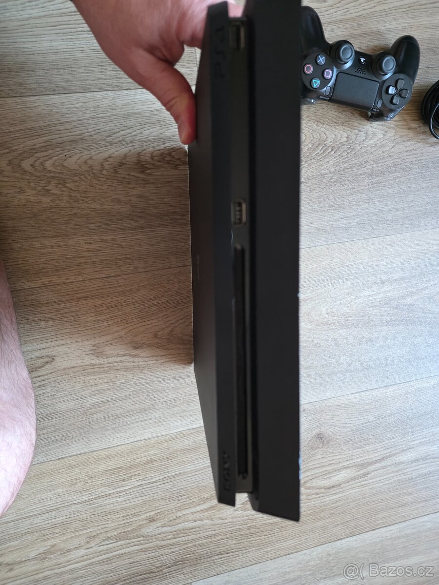 Playstation 4 slim - 4