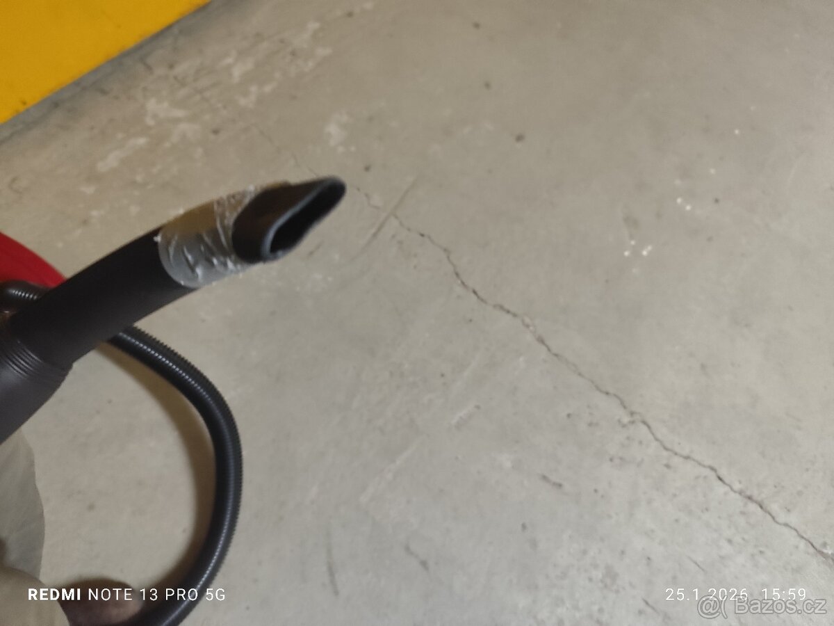 Dva vysavače např.do dílny, k autu apod - 4