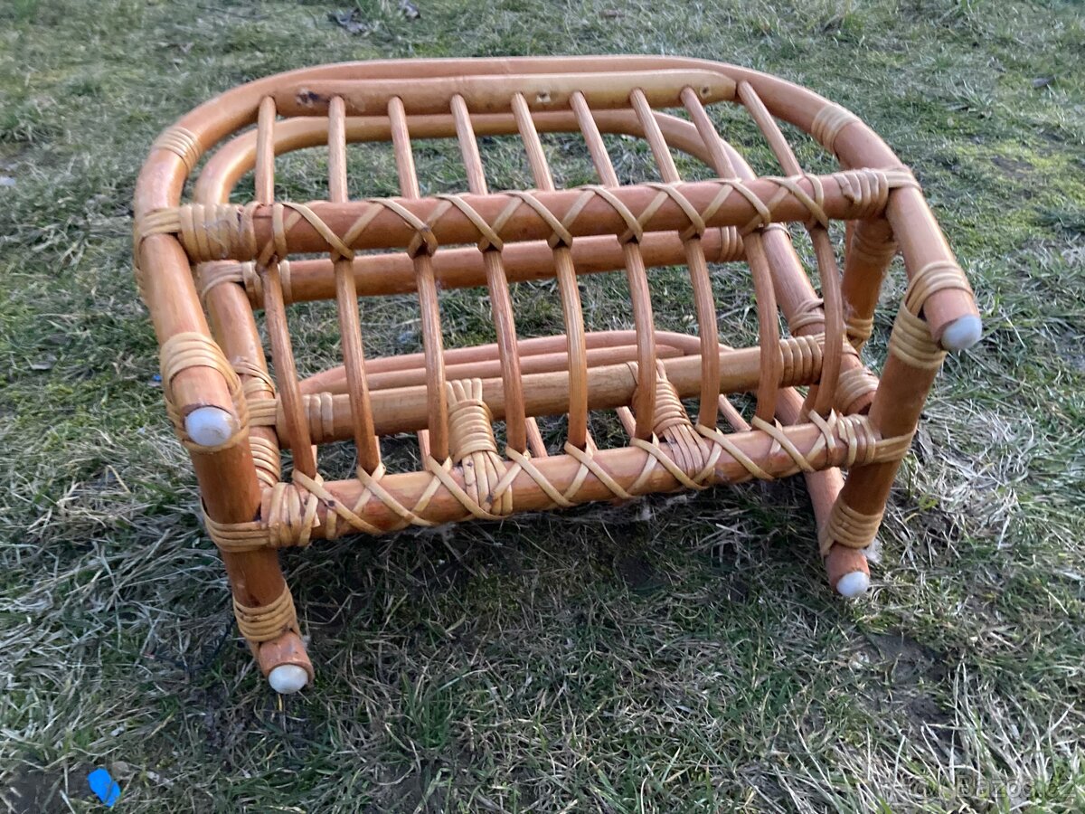 BAMBUSOVÝ STOJAN NA NOVINY. - 4