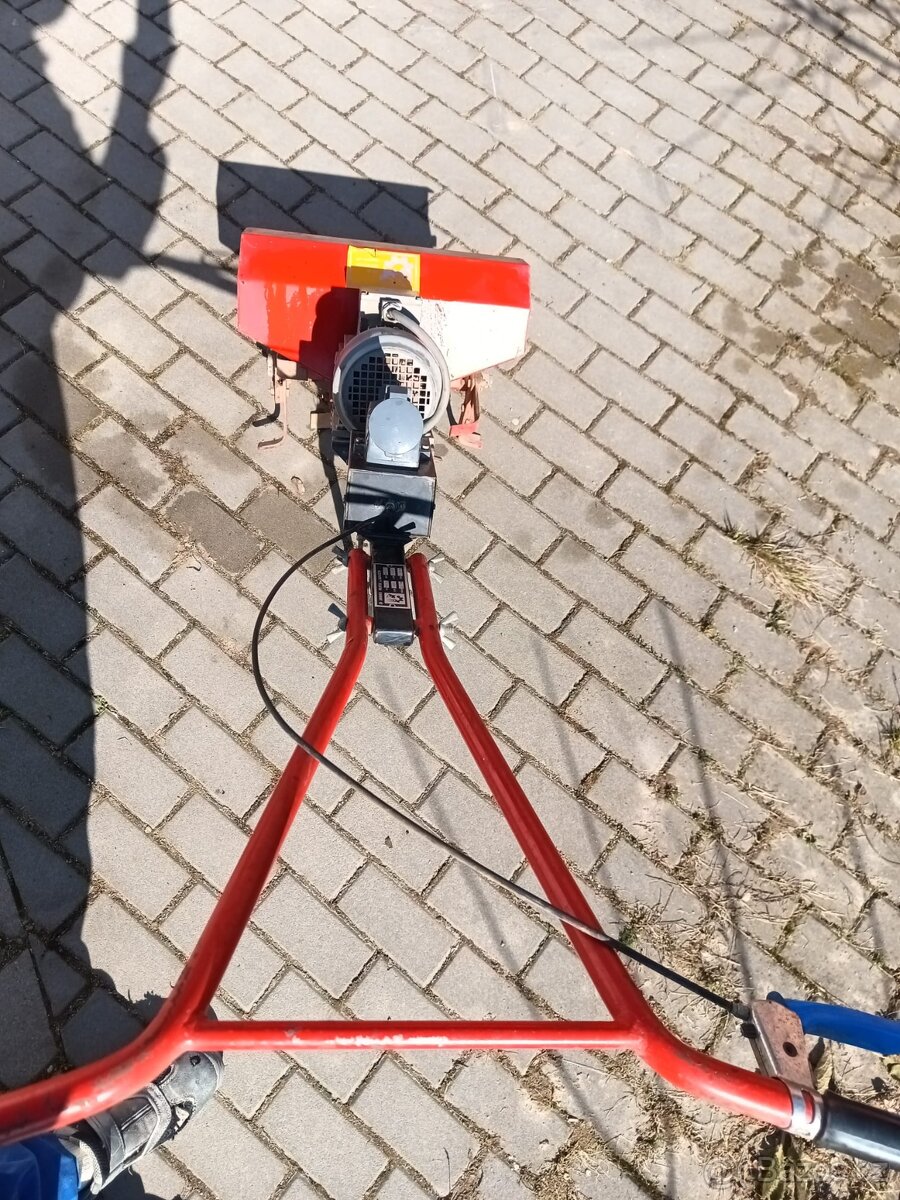 Prodám elektrický rotovator. - 4