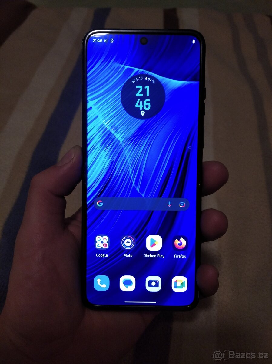 Nová Motorola RAZR 40 - 4