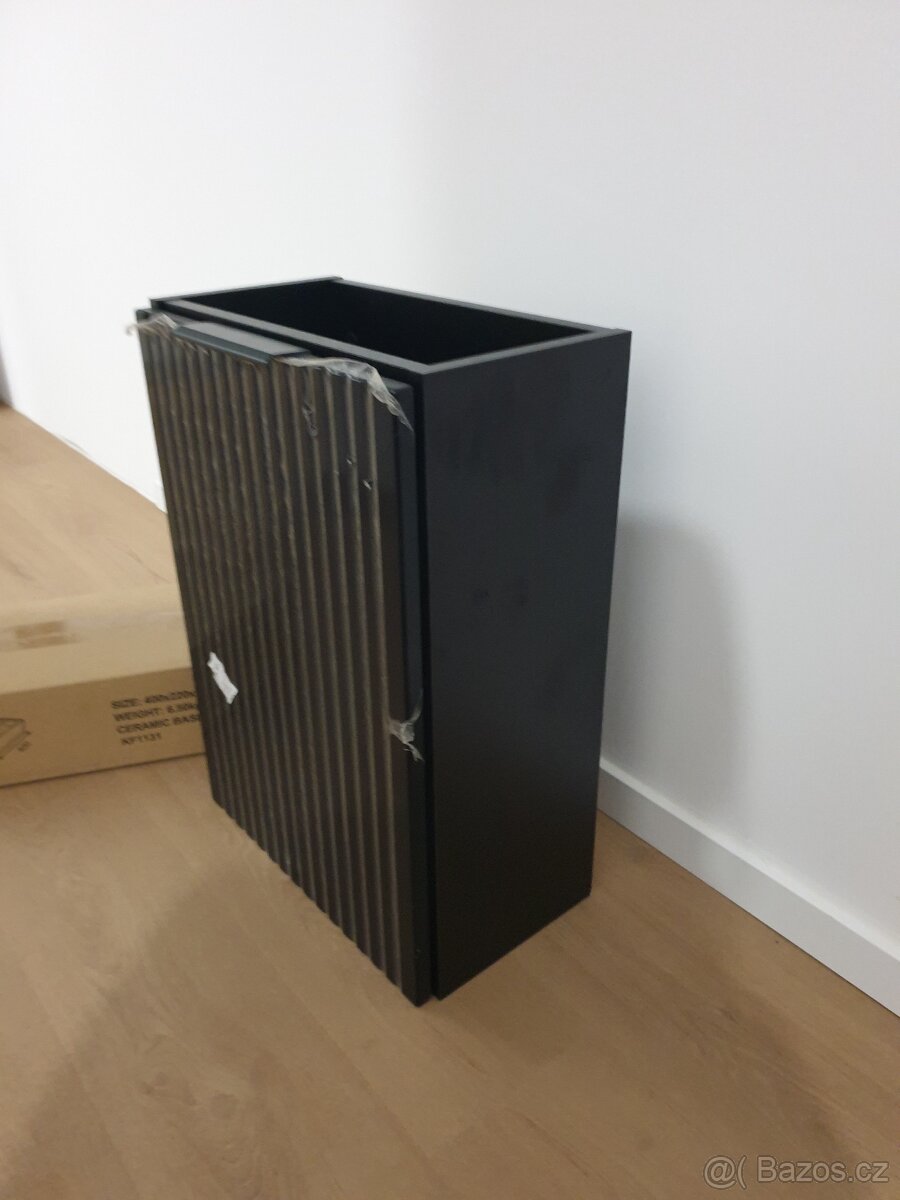 Umyvadlová skříňka s umyvadlem - 4