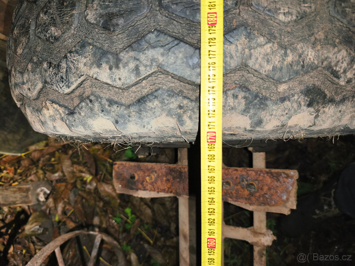 Náprava ze sběracího vozu horal, pneu 10.0/75-15.3 - 4