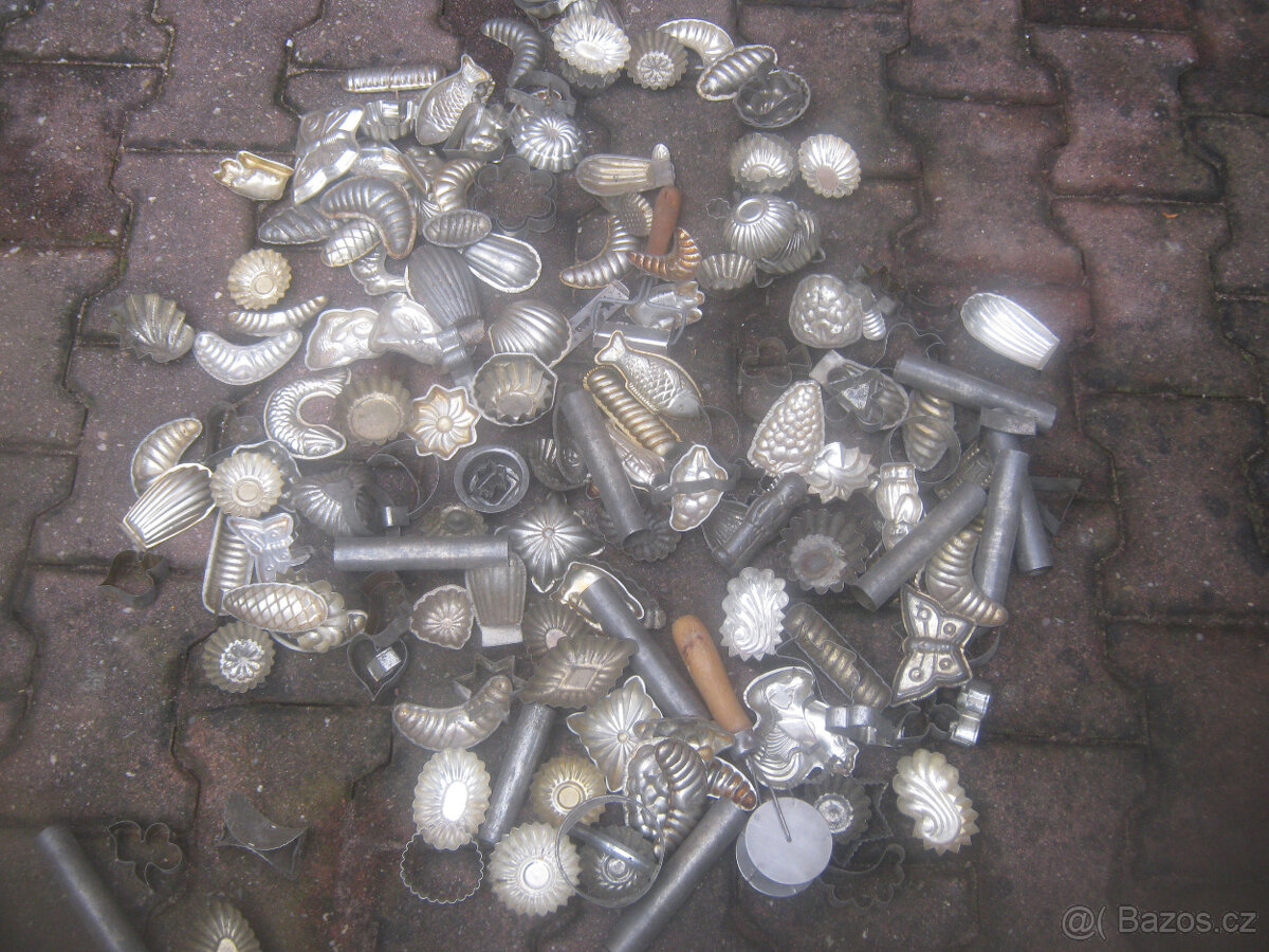 Prodám staré a starší vánoční formičky na cukroví. - 4