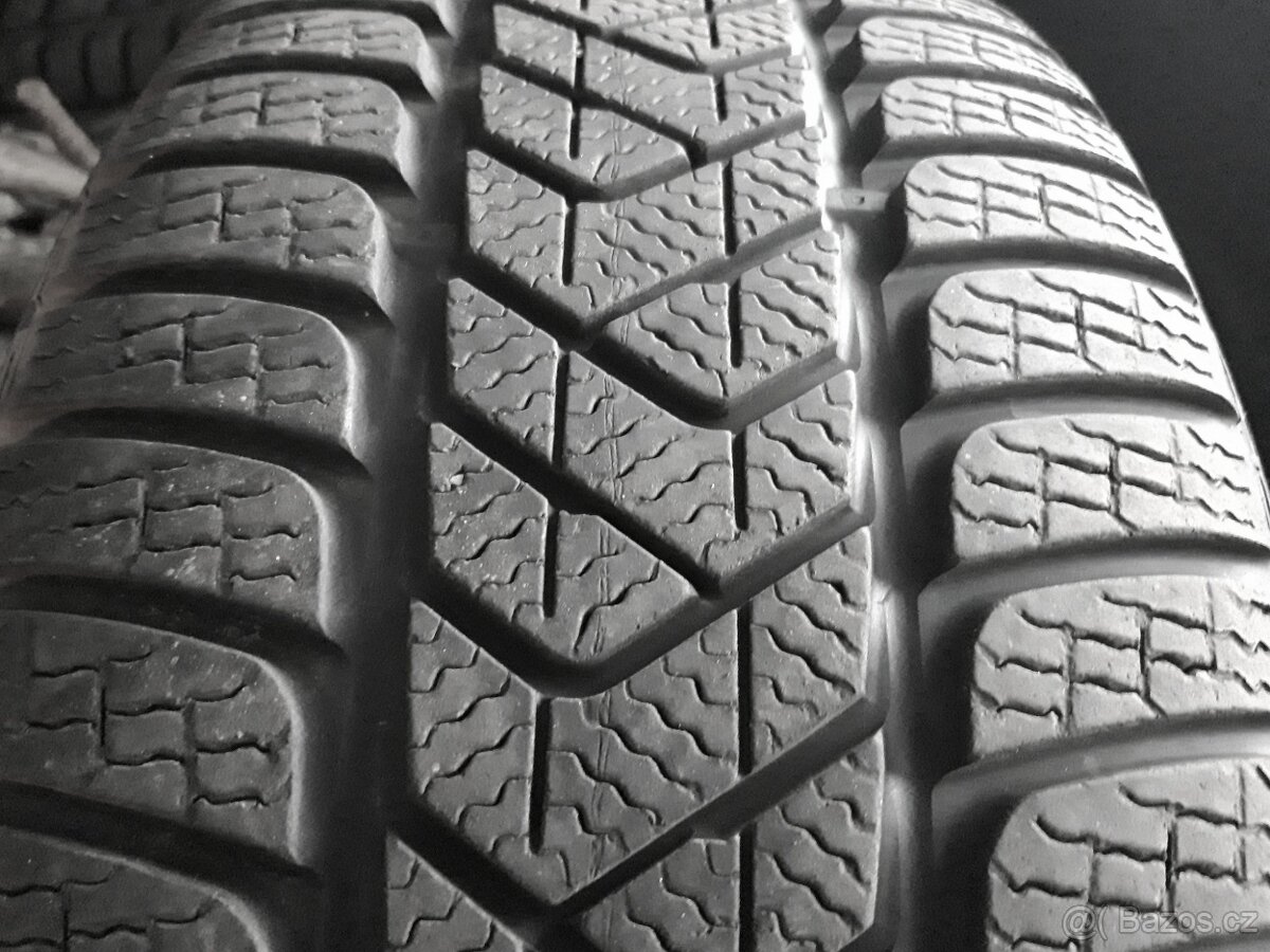 Sady nebo 2ks zimních pneu 205/60 R16: - 4