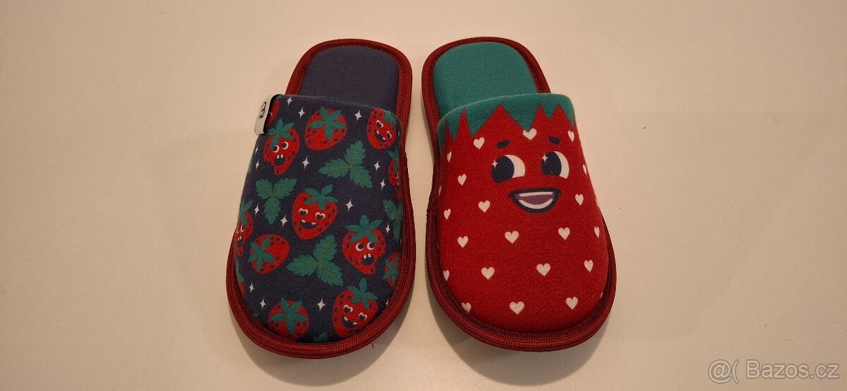 Veselé dětské papuče Šťastné jahody - 4