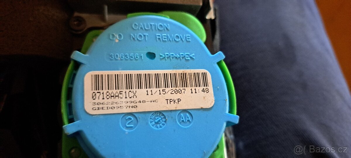 Predni levy pravy pas pasy audi A4 B8 8k - 4