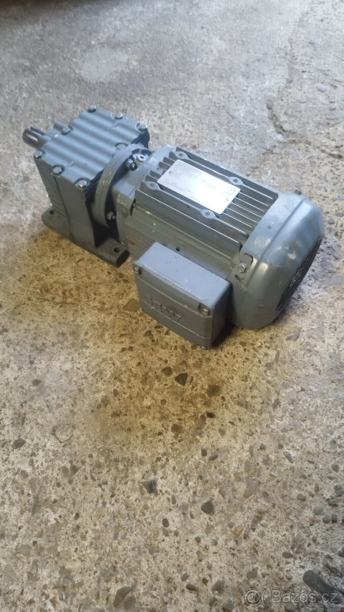 Prodám elektromotor s převodovkou - 4