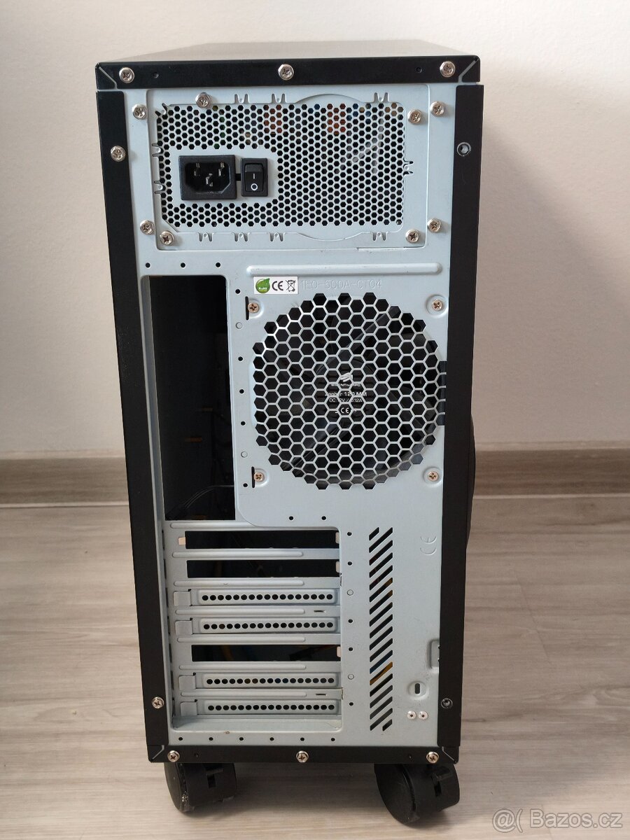 PC skříň (case) Chieftec se zdrojem a kolečky - 4