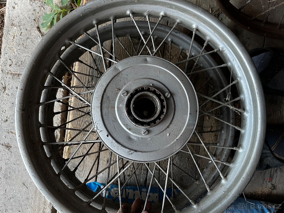 Náboje, kola, středy a řetězovky Jawa/CZ - 4