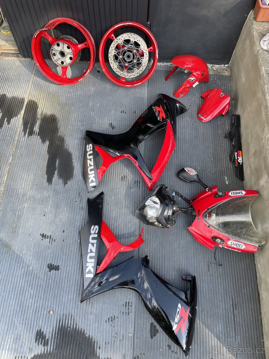 Suzuki Gsxr 750 k6 (2006) na náhradní díly po nehodě - 4