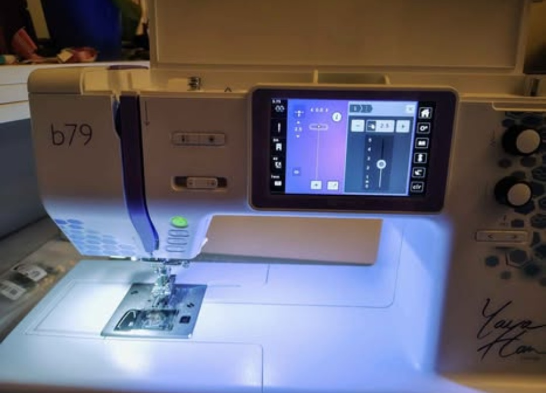 Šicí a vyšívací stroje Bernina Bernette B79 Yaya Han - 4