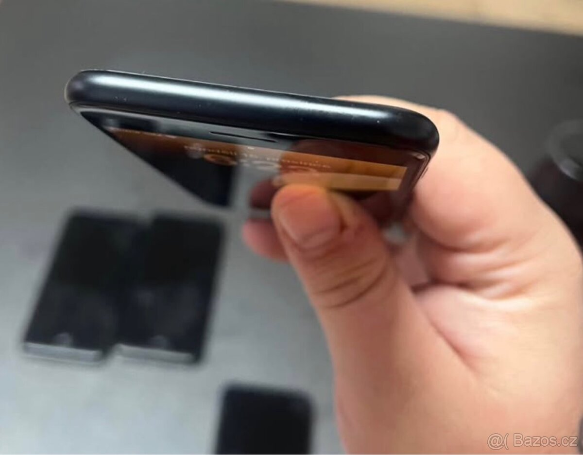 IPhone SE 2020 90% baterie - 4