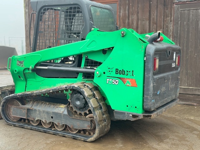 Smykový pásový nakladač Bobcat T550 - 4