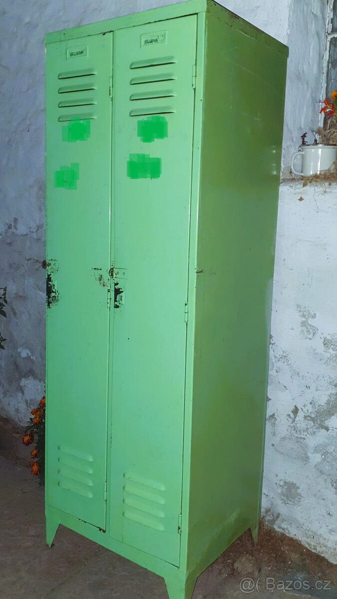 Kovová šatní skříň - 4