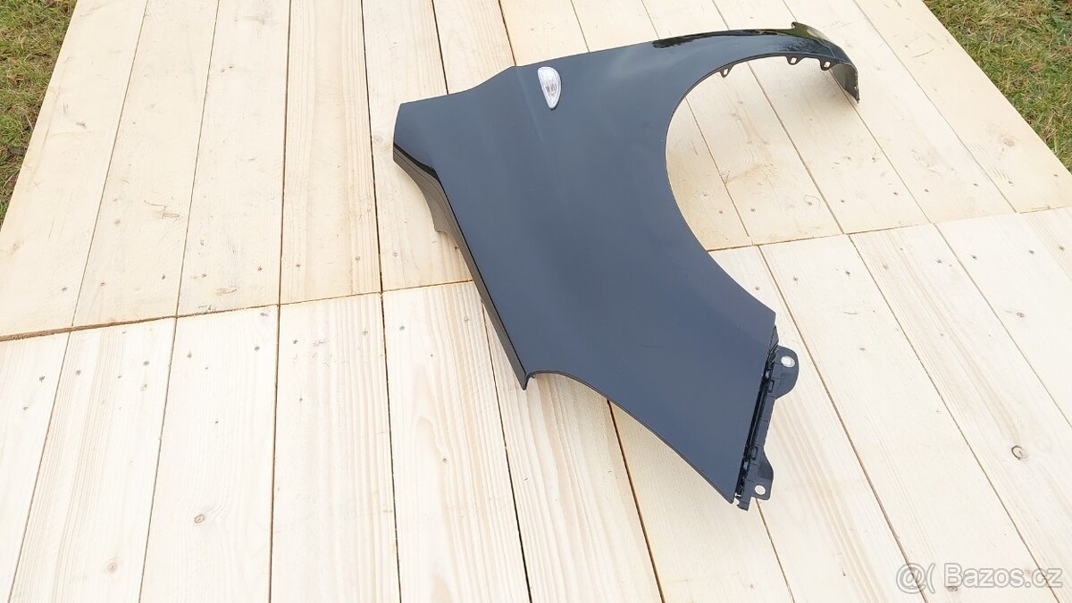 HYUNDAI i20 Blatník LP černý - 4