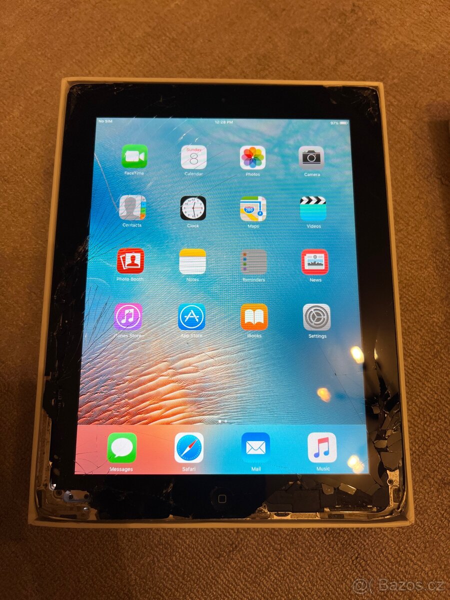 iPad 2 16gb + 3G Černy, rozbito sklo na ND - 4
