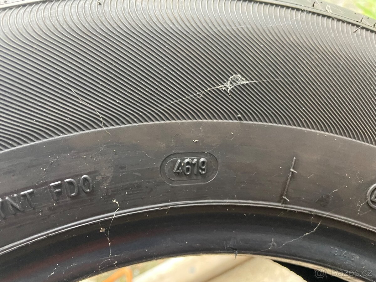 Prodám letní pneumatiky 215/70/15c - 4