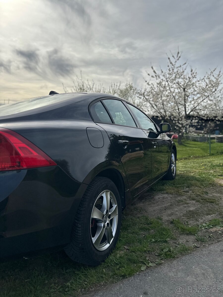 Volvo S60 2011 drivE - 4