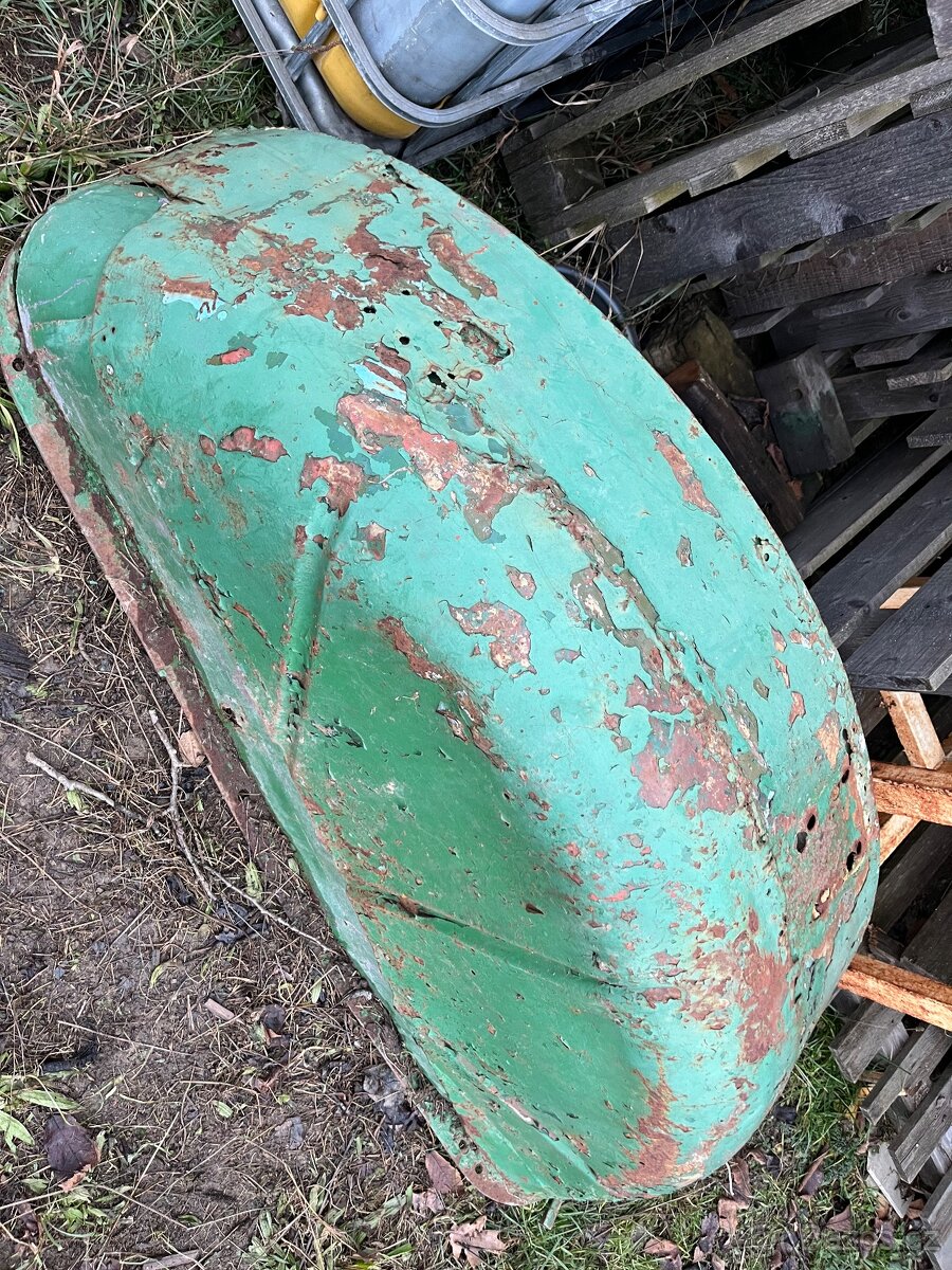 Blatník pravý na Zetor 35 Super s lemem - 4